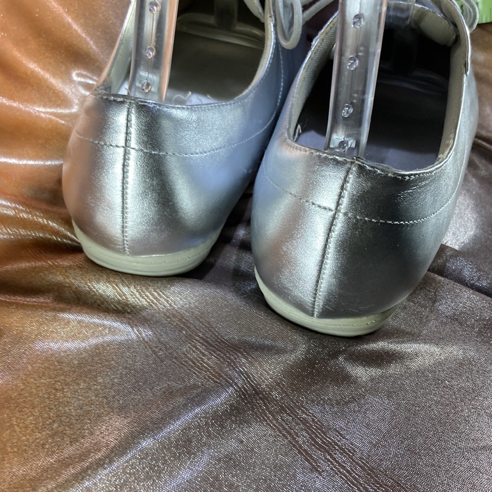 VINTAGE 90’s bowling style silver lace up flats size 11 box 6‎ fits like 11. - Picture 4 of 6